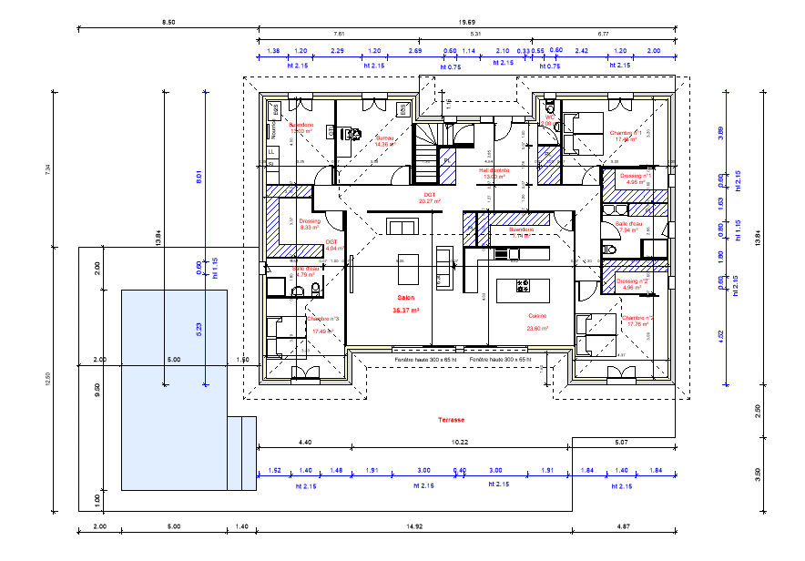 Plan de niveau d’une maison avec chambres, salon, cuisine et terrasse